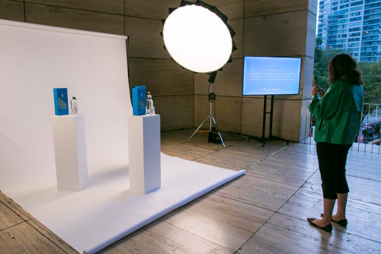 Un Homenaje Líquido al Coloso de Santa Úrsula en el Museo Jumex