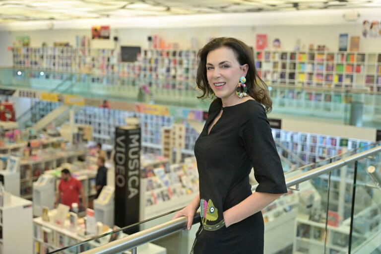 Entre letras y causas: Cómo Claudia Marcucetti transforma el futuro a través de Niños en Alegría