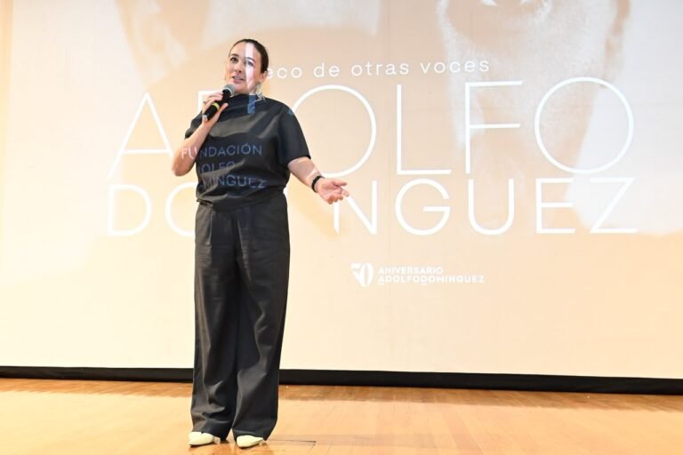“Una película encontrada”: la vida de Adolfo Domínguez, contada por su hija